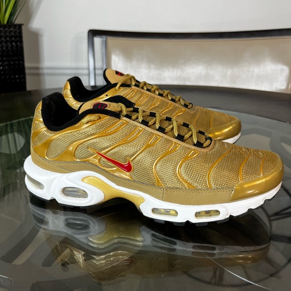 Nike Air Max Plus Metallic Gold Sneakers Sz 11.5 - Picture 1 of 5
